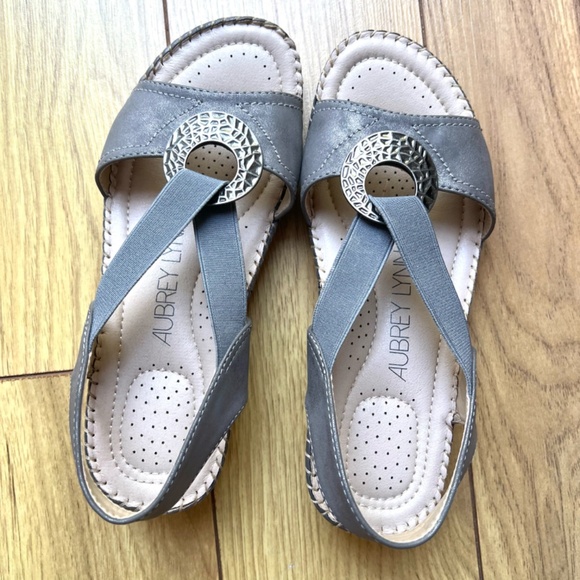 Comfortable gray sandals - Picture 9 of 9
